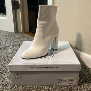 White heeled Steve Madden boots only ever tried on. 6.5